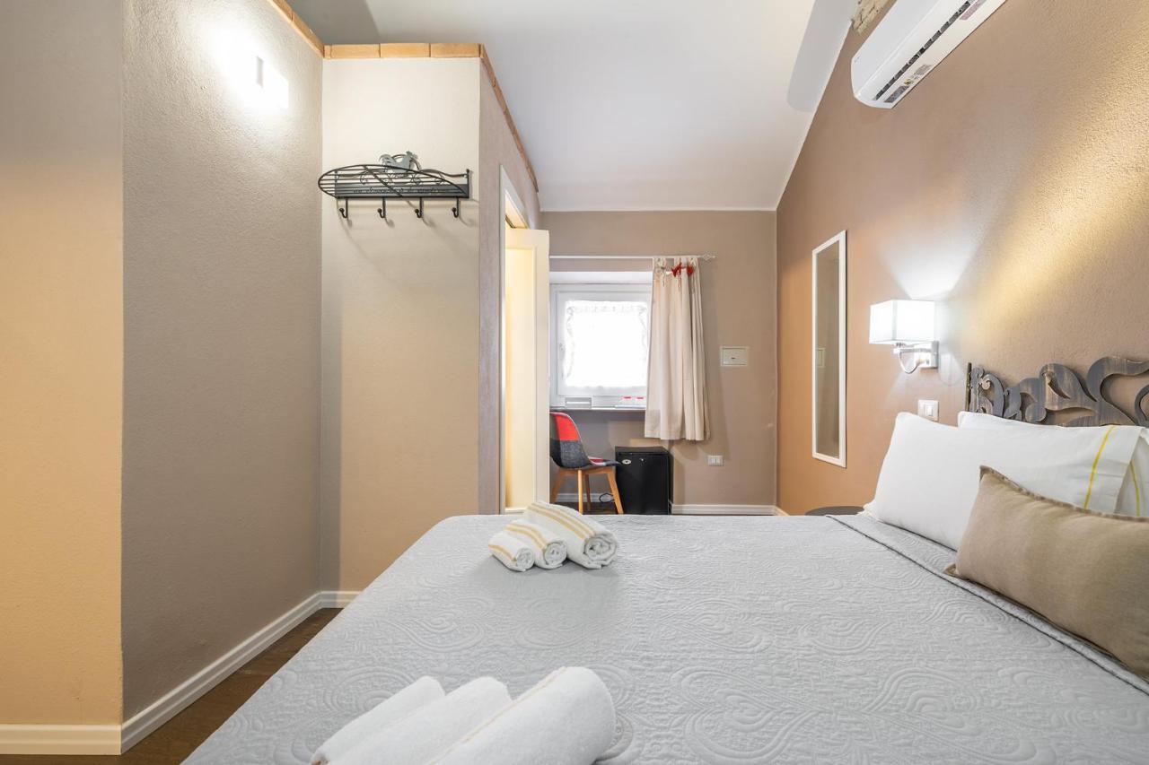 Promenade Boutique Rooms - City Centre 칼리아리 외부 사진